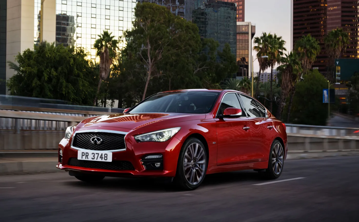 Infiniti Q50 2016 z nowym silnikiem benzynowymi V6