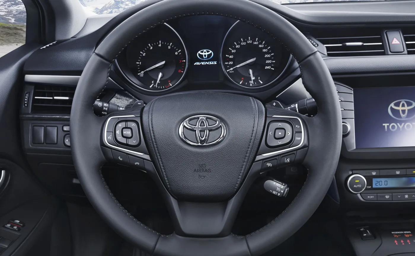 8569148-toyota-avensis.jpg