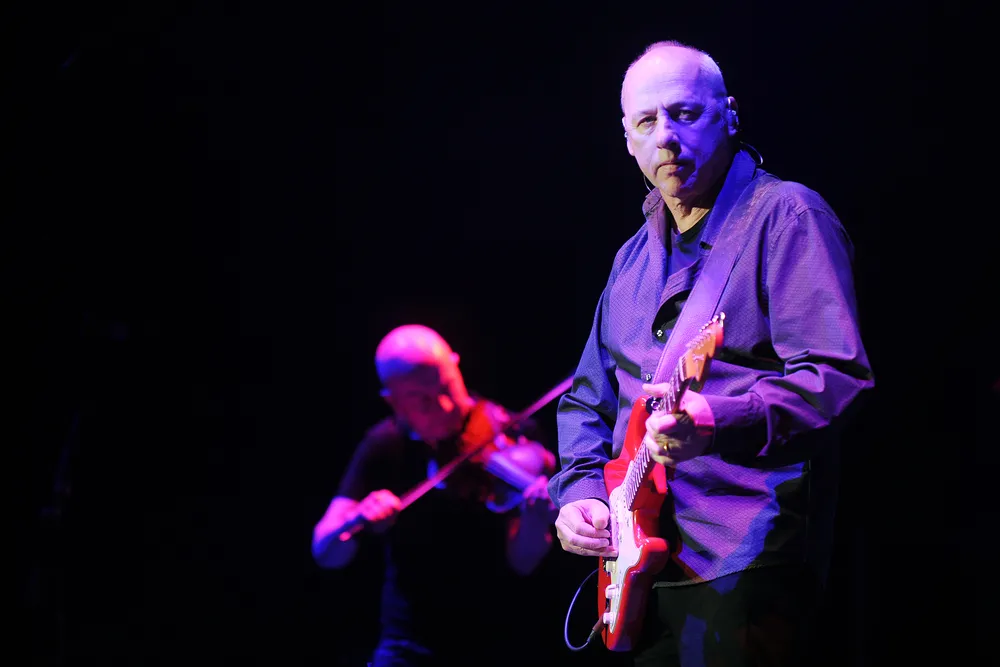 8595573-mark-knopfler.jpg