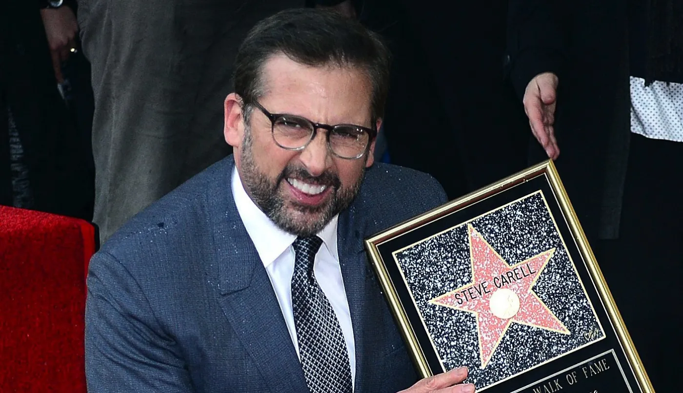 Nawet deszcz go nie zatrzymał! Steve Carell odsłonił swoją gwiazdę [ZDJĘCIA]