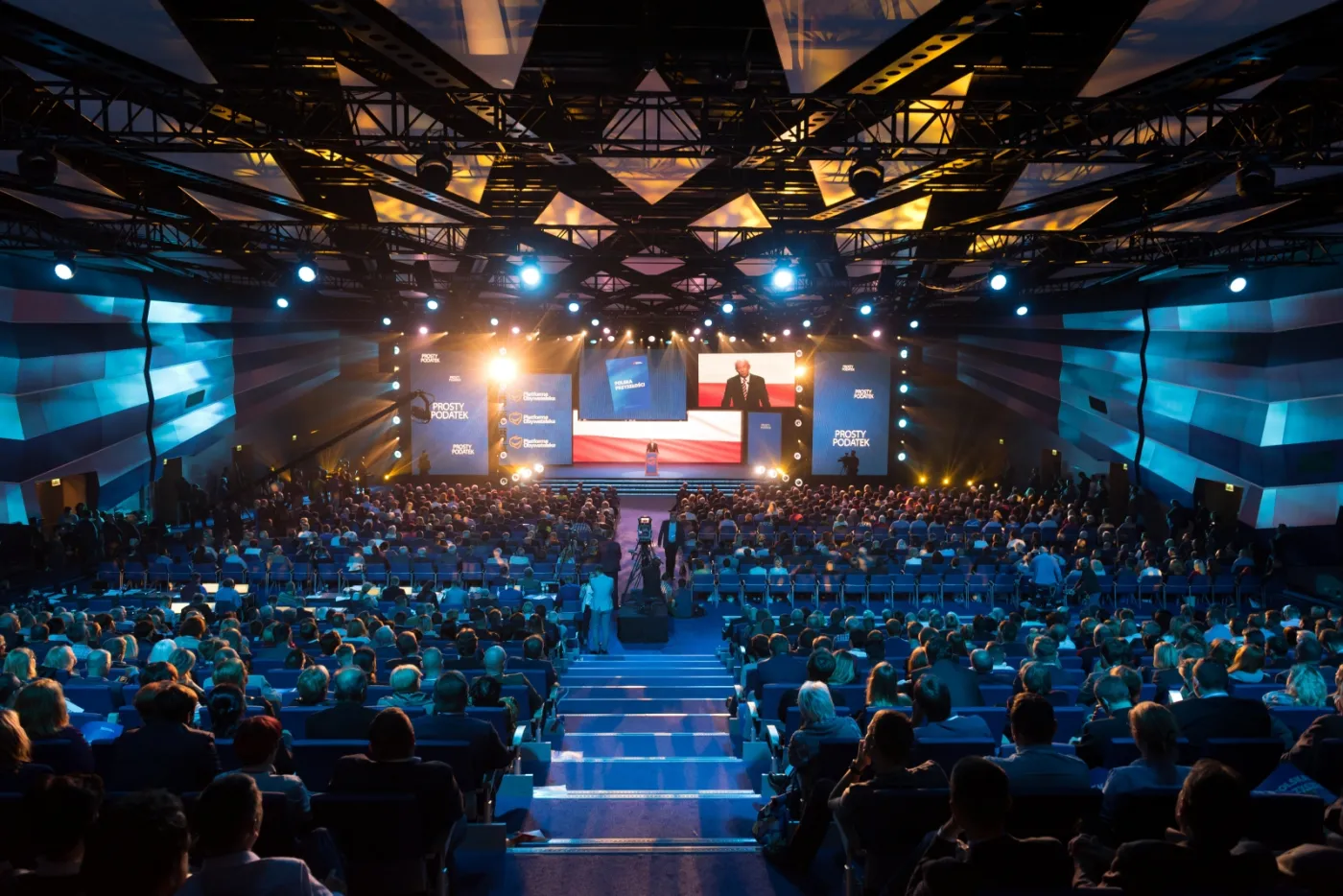 Pojedynek na konwencje wygrała PO. EKSPERT