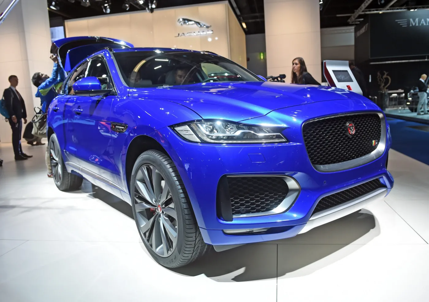 8225847-jaguar-f-pace.jpg