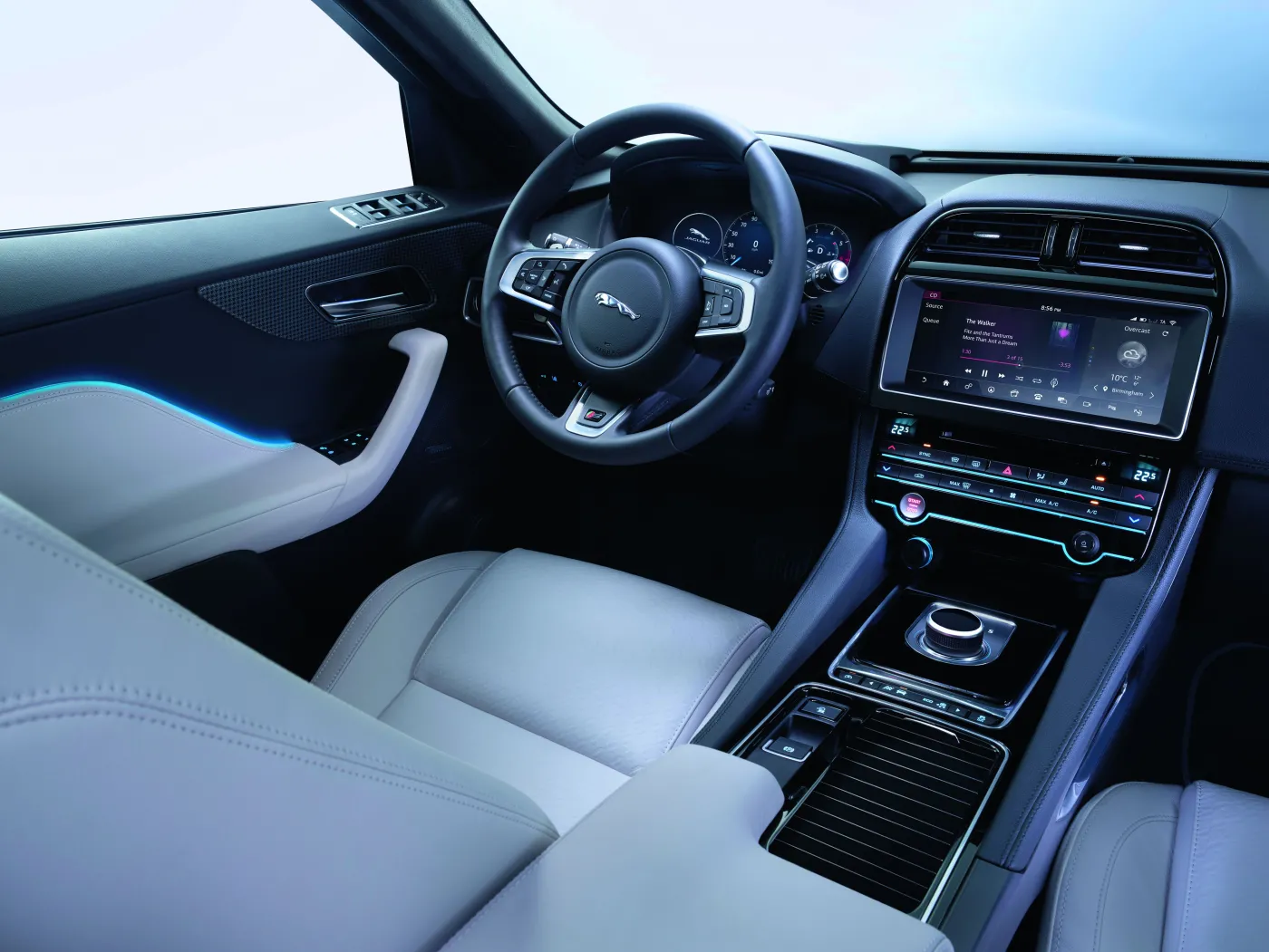 8226059-jaguar-f-pace.jpg