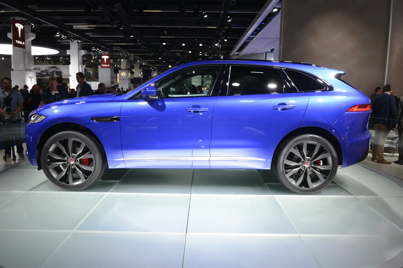8226123-jaguar-f-pace.jpg
