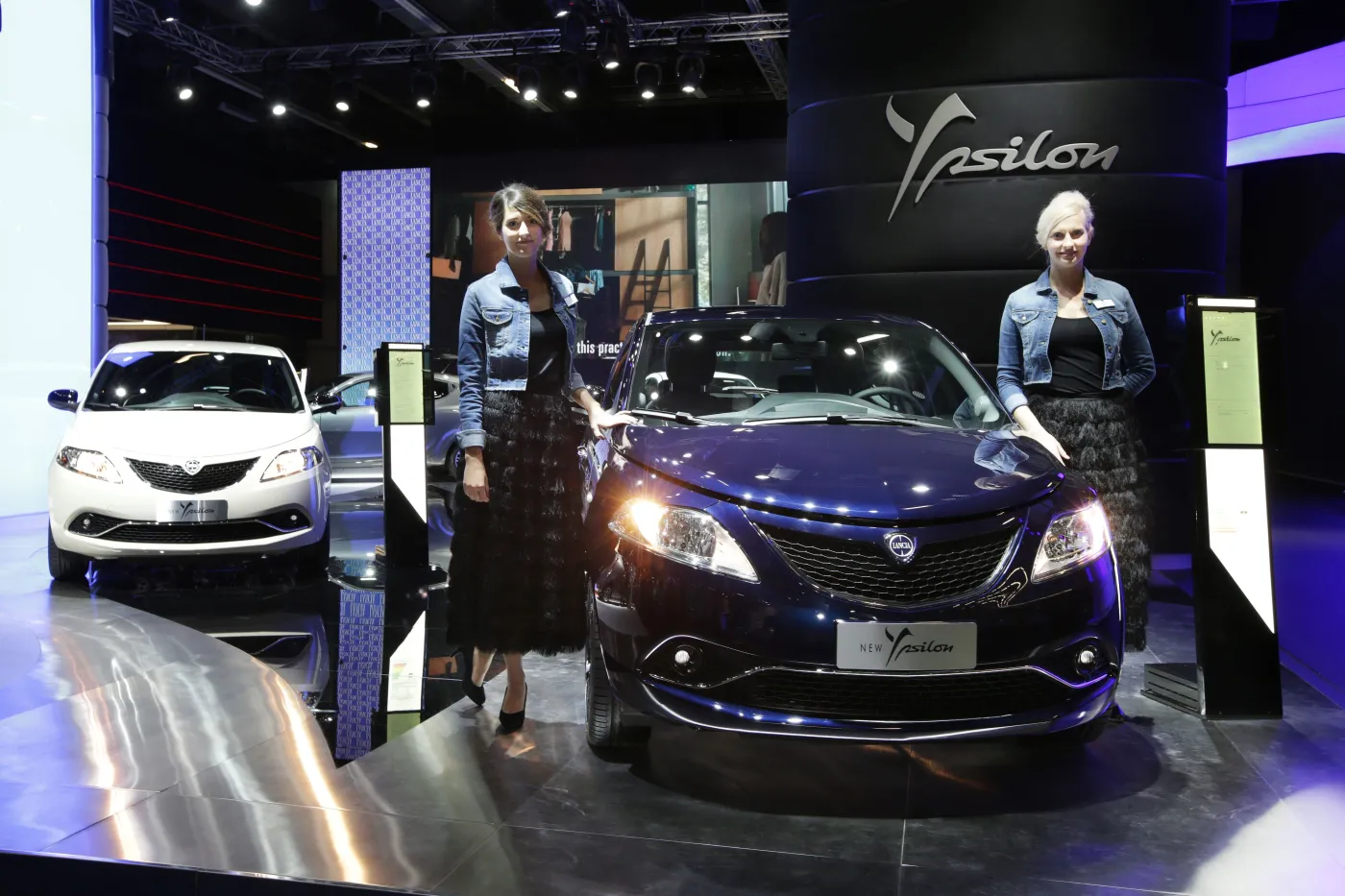 8234661-lancia-ypsilon.jpg