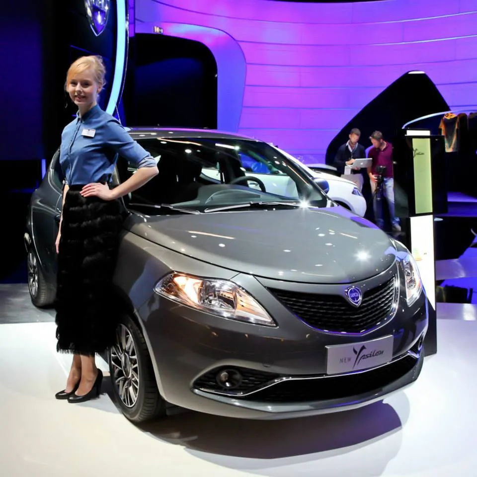 8234250-lancia-ypsilon.jpg