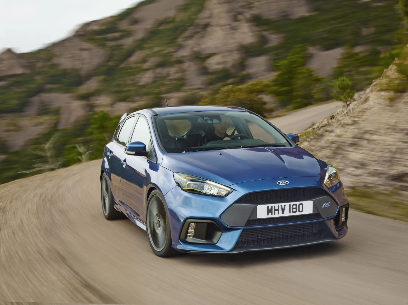 8296373-ford-focus-rs.jpg