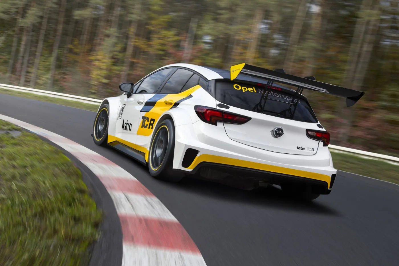 8326575-opel-astra-tcr.jpg