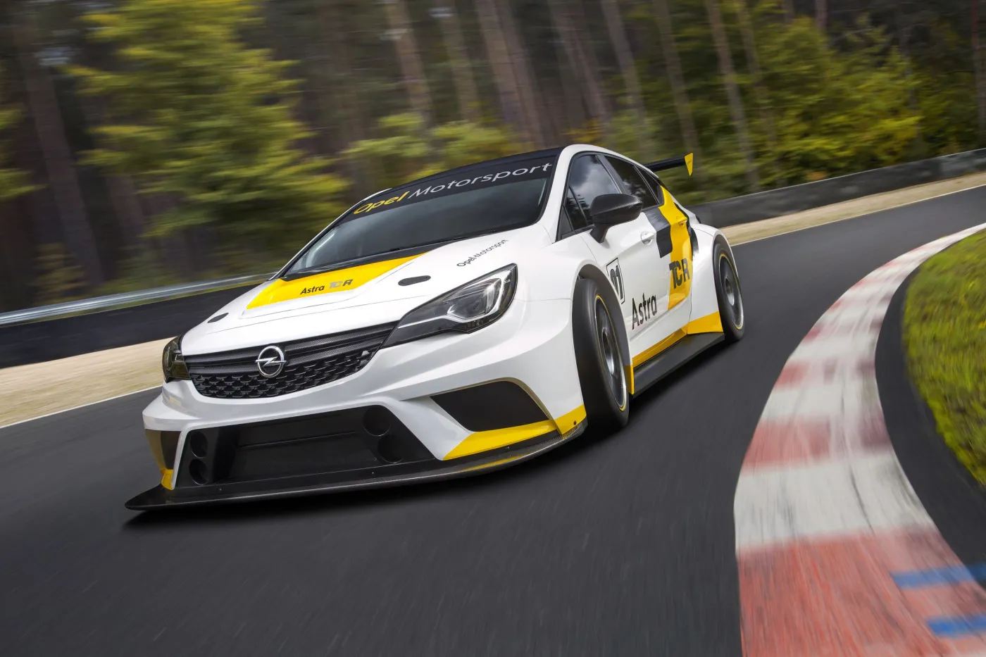 8326607-opel-astra-tcr.jpg