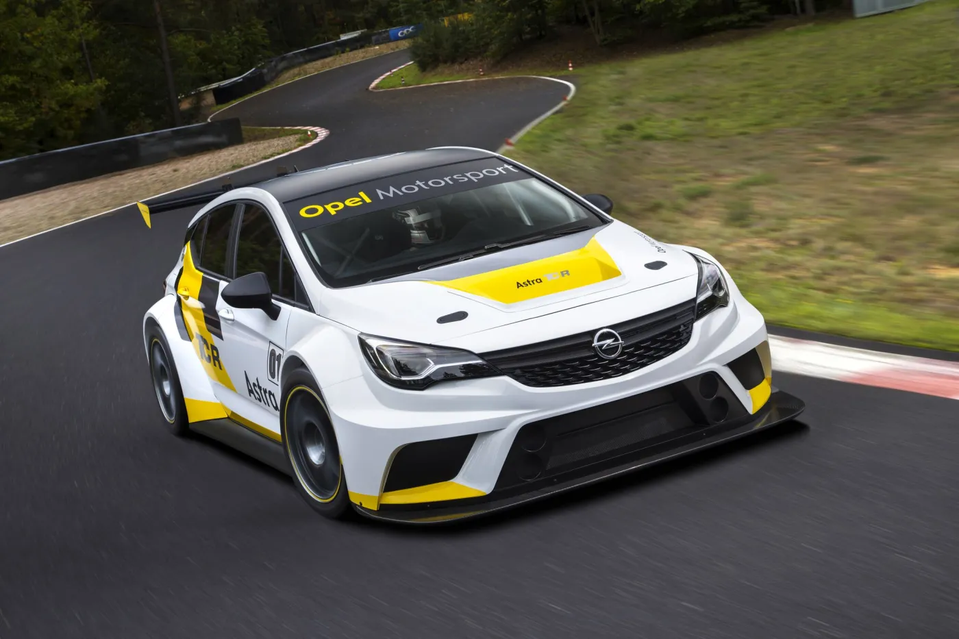 8326639-opel-astra-tcr.jpg