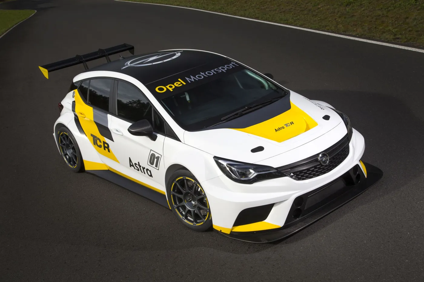 8326383-opel-astra-tcr.jpg