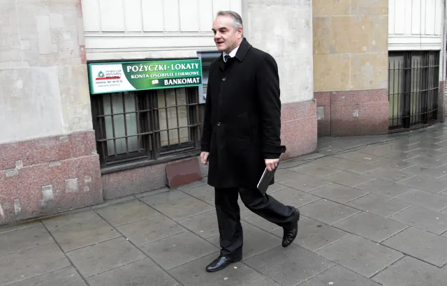 Kontrowersyjny pomysł Pawlaka: Uzbroić uchodźców i wysłać ich z powrotem