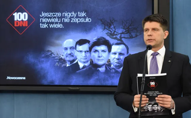 Petru: W rządzie panuje chaos, więc premier pojechała w Polskę robić PR