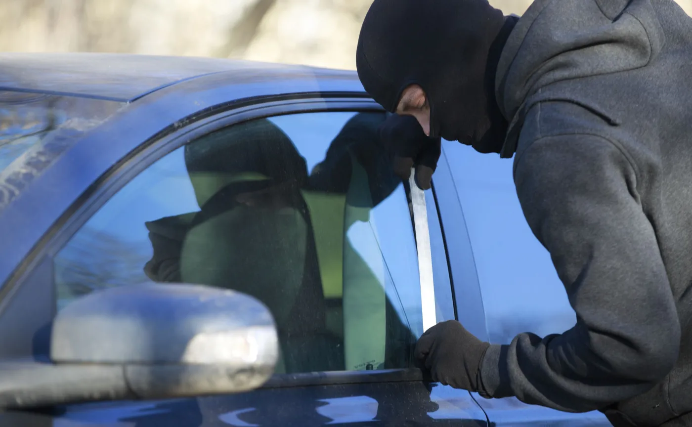 8718626-vehicle-theft.jpg