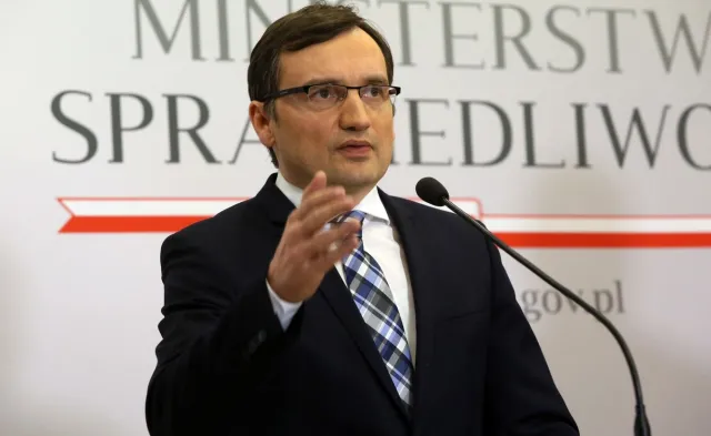 "W dziwacznym świetle stawia to Kaczyńskiego". PO chce informacji od Ziobry ws. postępowania wobec prezesa TK