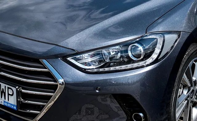 Nowa i najtańsza limuzyna Hyundaia już w Polsce. Który silnik wybrać? Oto wady i zalety