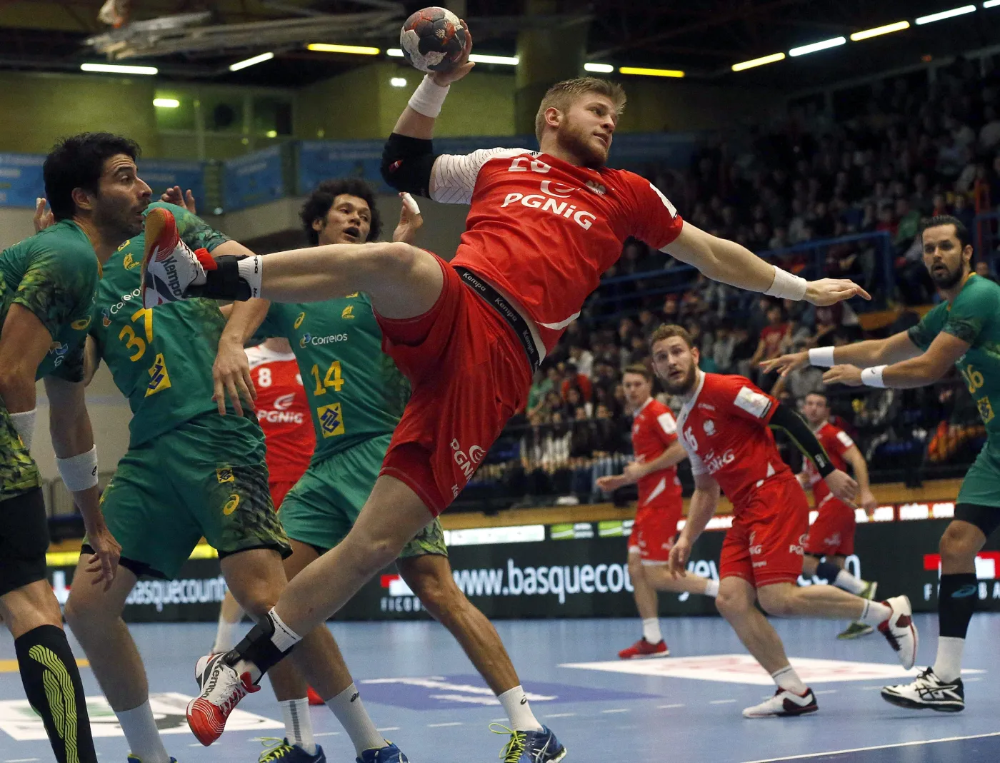 Polscy piłkarze ręczni wygrali ze Szwecją na turnieju w Irun