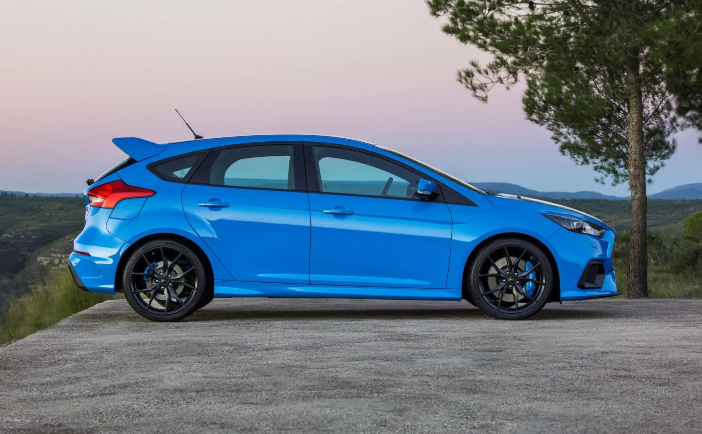 8649771-ford-focus-rs.jpg