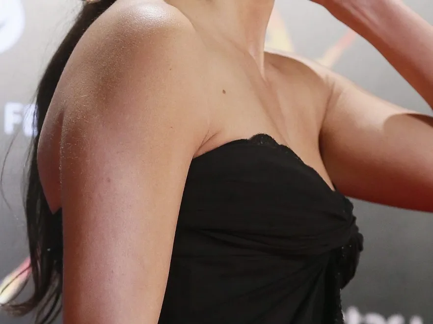 Seksapil zduszony supłem: Penelope Cruz kiepsko opakowała swój biust