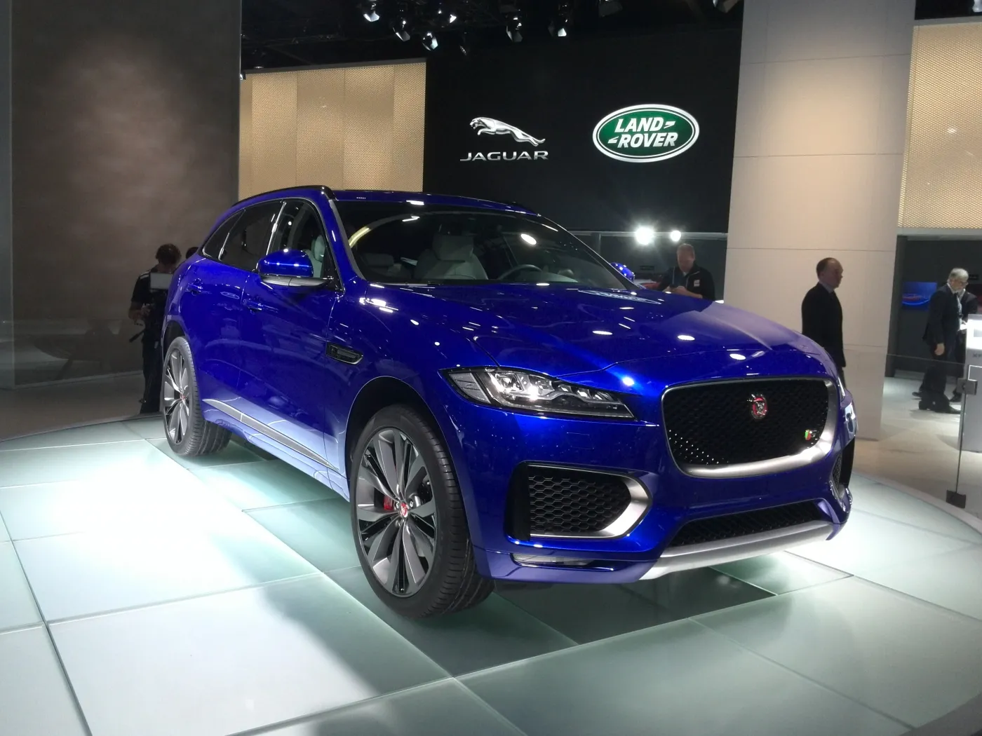 8225815-jaguar-f-pace.jpg