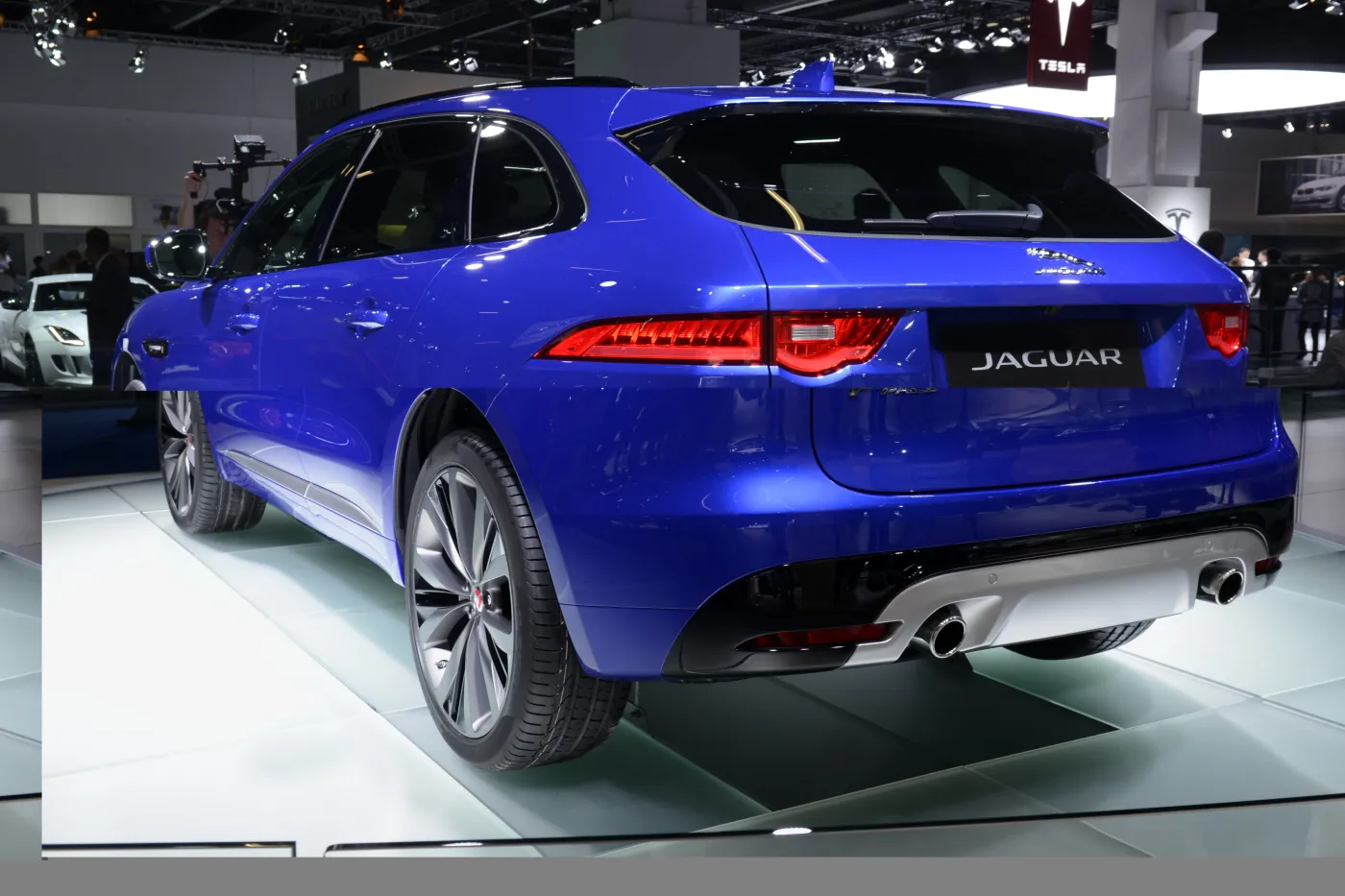 8226091-jaguar-f-pace.jpg
