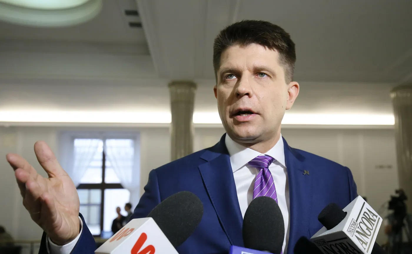 Rozłam w Nowoczesnej? 200 działaczy chce odejść z partii. Petru: Nic o tym nie wiem