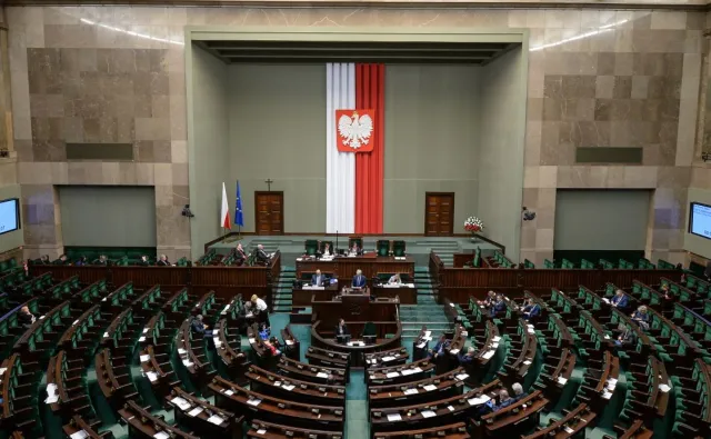 Mocne słowa w czasie nocnych obrad. "Trybunał wzięliście szturmem. Biuro Rzecznika chcecie wziąć głodem". Poseł domaga się inspekcji...