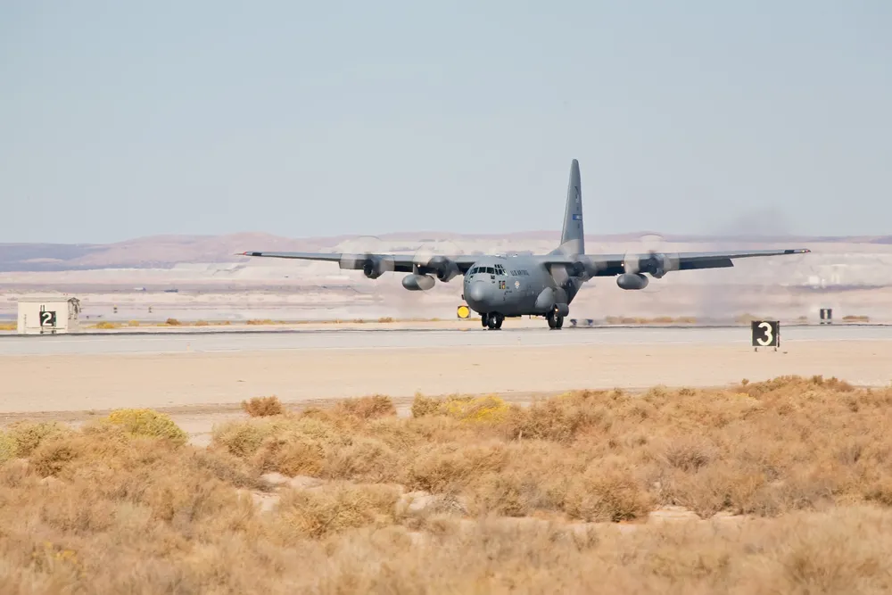 Uchodźców wywozić wojskowymi samolotami? Austria proponuje rozwiązanie