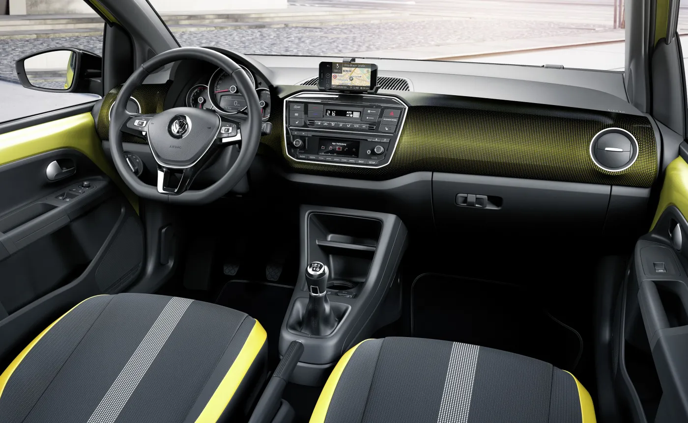 8765844-volkswagen-up.jpg