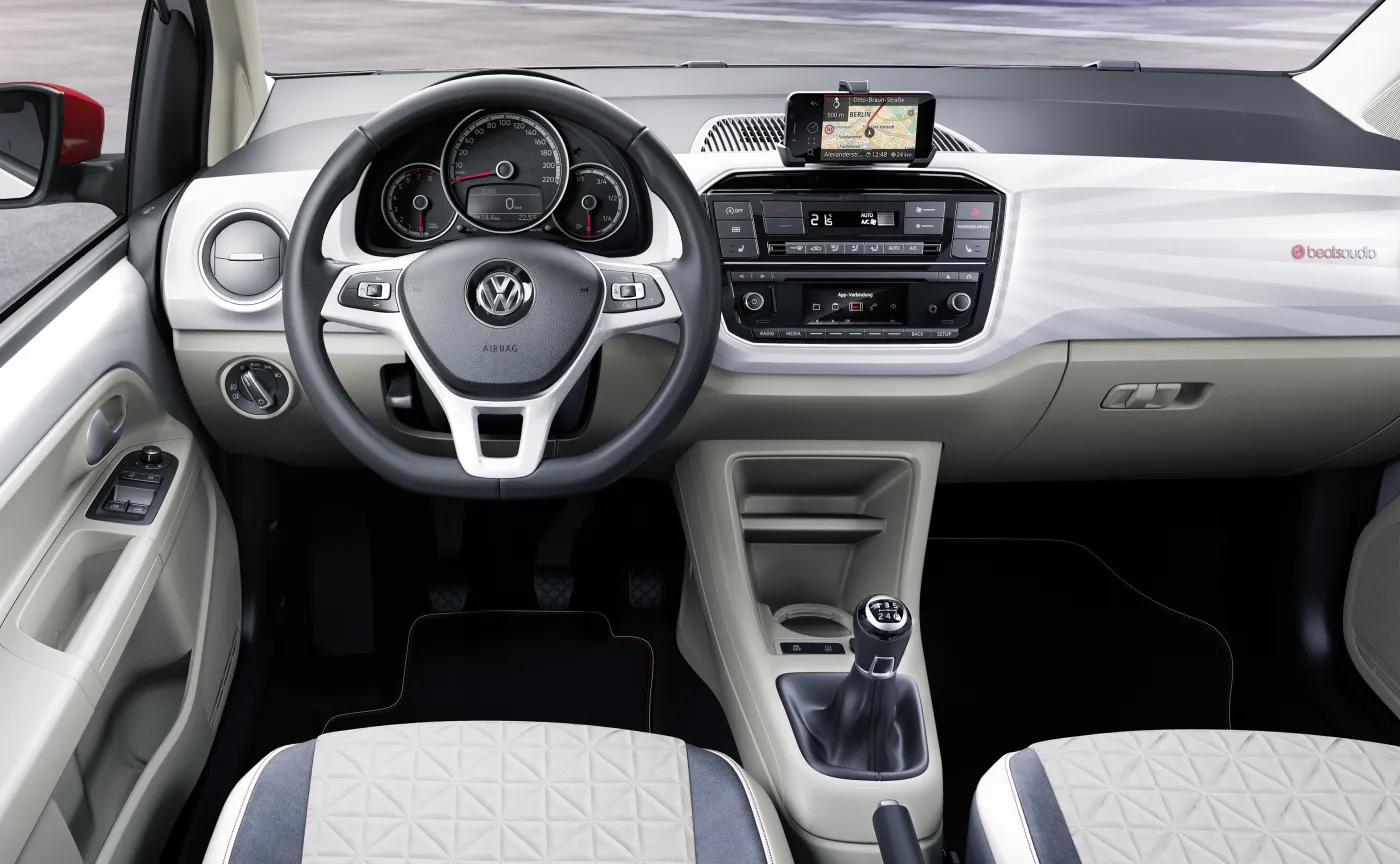 8765970-volkswagen-up.jpg