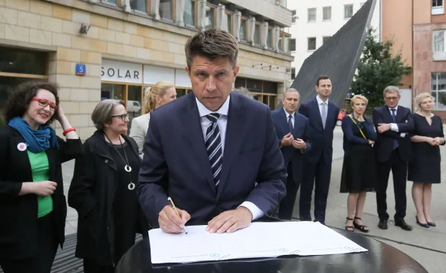 Dlaczego Polska wysyła F-16 nad Syrię? Petru: Wydaje mi się, że chodzi o Trybunał