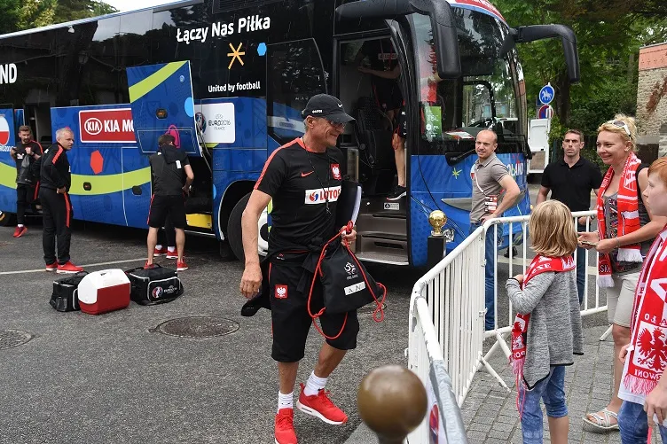 Kadra Nawałki ma nowe piłki. Russell Crowe jeszcze nie odpowiedział na zaproszenie PZPN