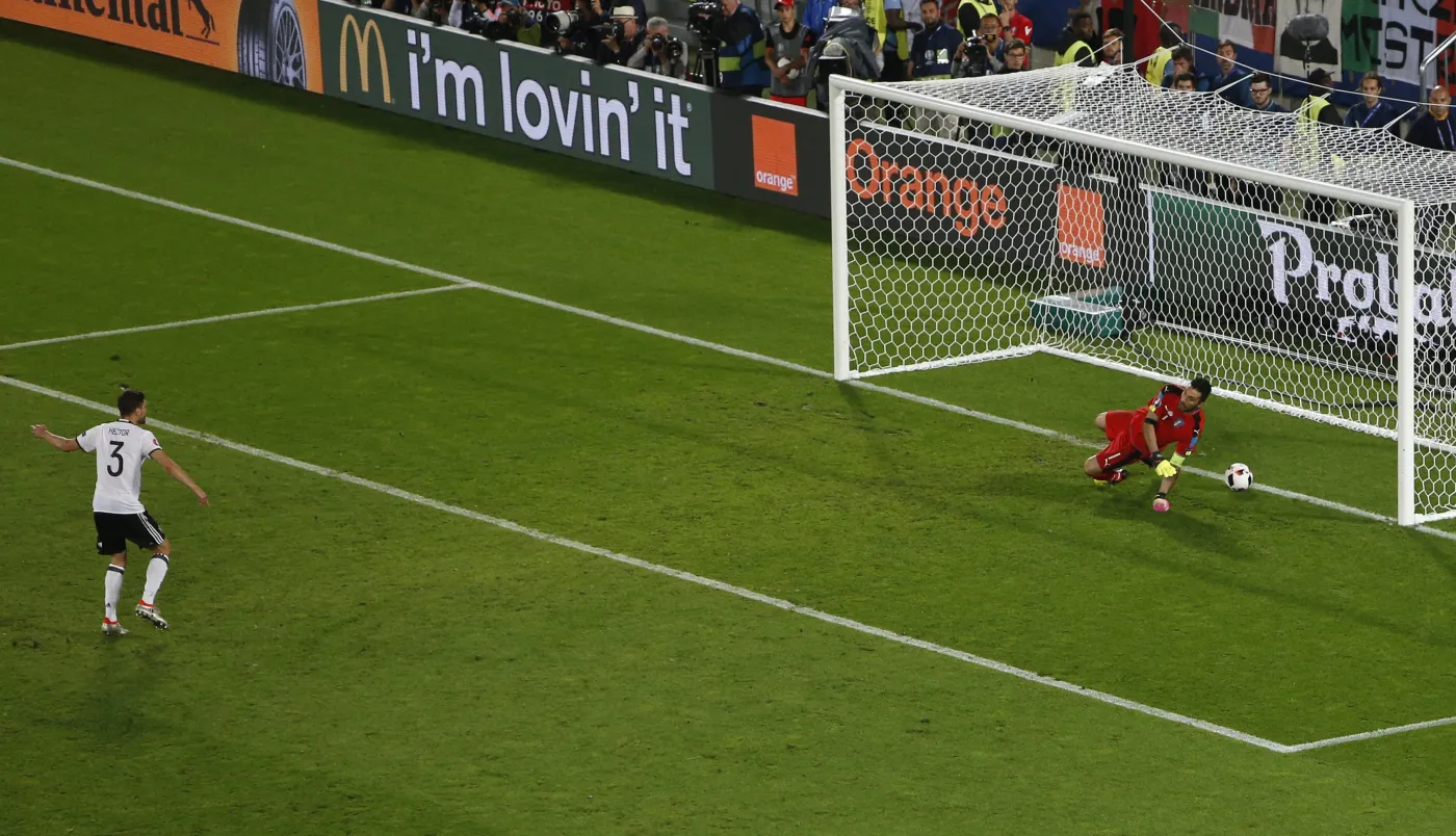 Niemcy specjalistami od rzutów karnych, Włosi wręcz przeciwnie