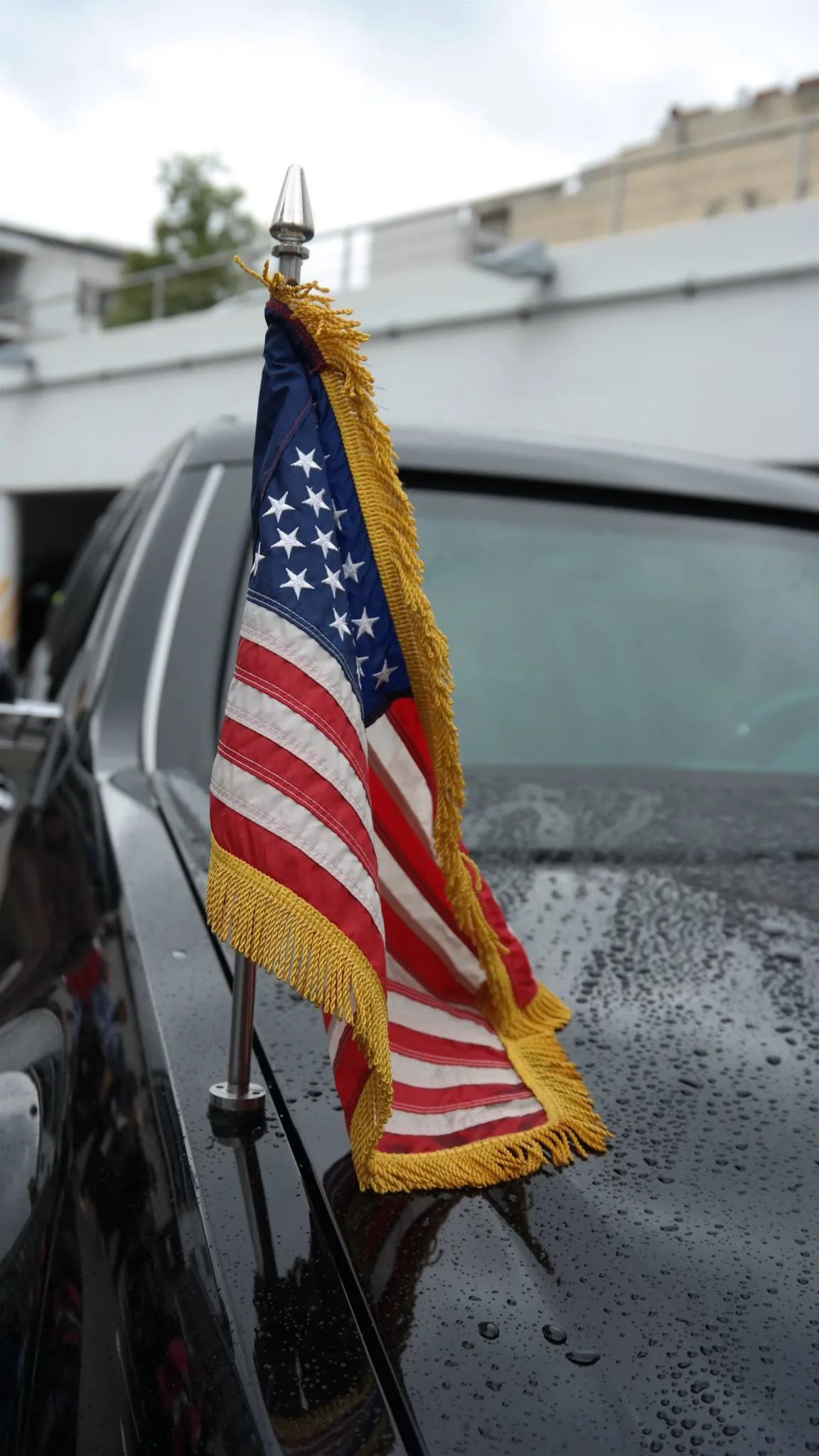 Cadillac One, czyli Bestia - samochód prezydenta USA Baracka Obamy już w Warszawie 