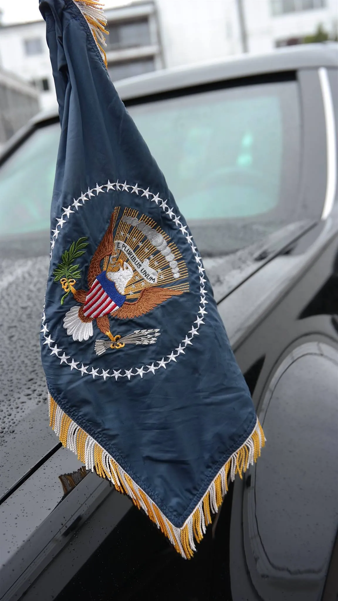Cadillac One, czyli Bestia - samochód prezydenta USA Baracka Obamy już w Warszawie 