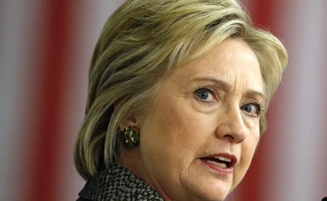 Clinton przeskoczyła Trumpa i zwiększa dystans [SONDAŻ]