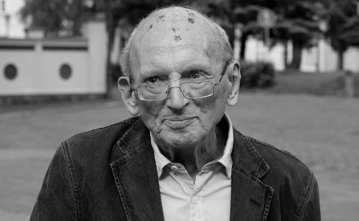 To on donosił Stasi na Guentera Grassa. Zmarł popularny w NRD pisarz Hermann Kant