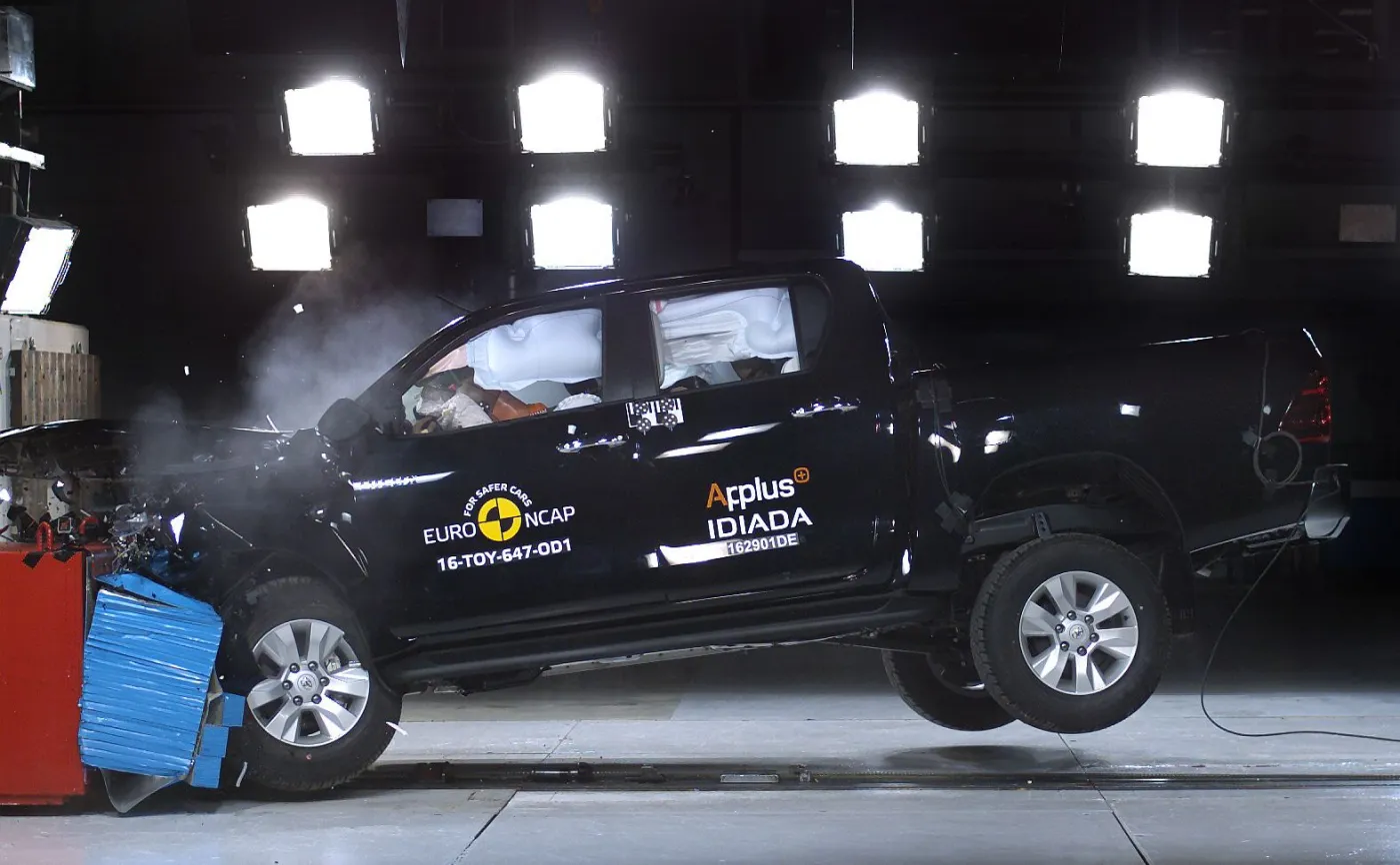 9404222-toyota-hilux.jpg