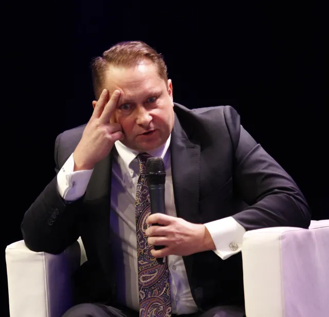 "Wprost" przegrał z Kamilem Durczokiem i musi zapłacić 500 tys. zł. "Wyrok jest skandaliczny"