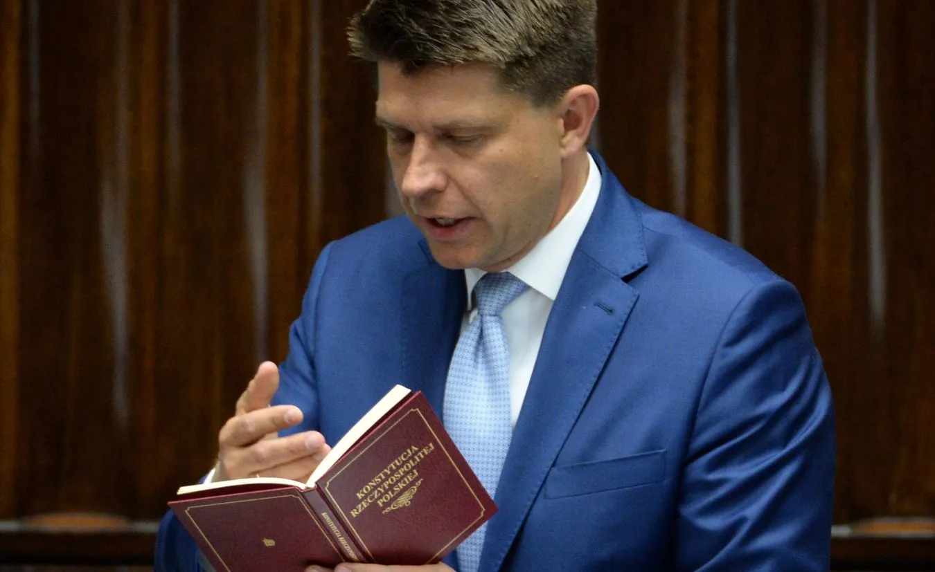Petru: Mówienie o zabieraniu zabawek pachnie puczem, zamachem stanu