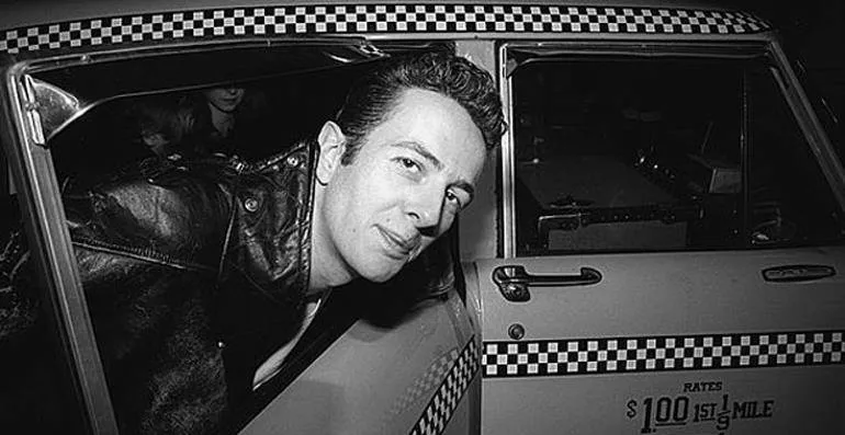 9075273-joe-strummer.jpg