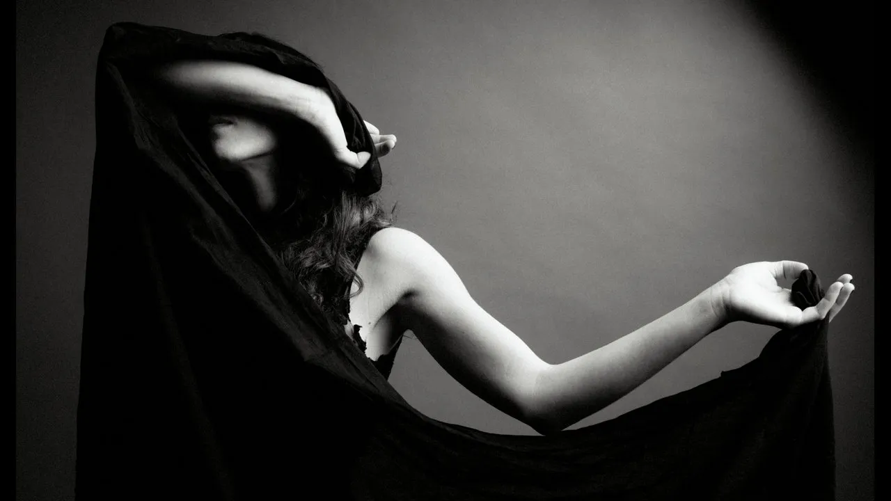 Marissa Nadler wróciła z nieznajomymi. RECENZJA