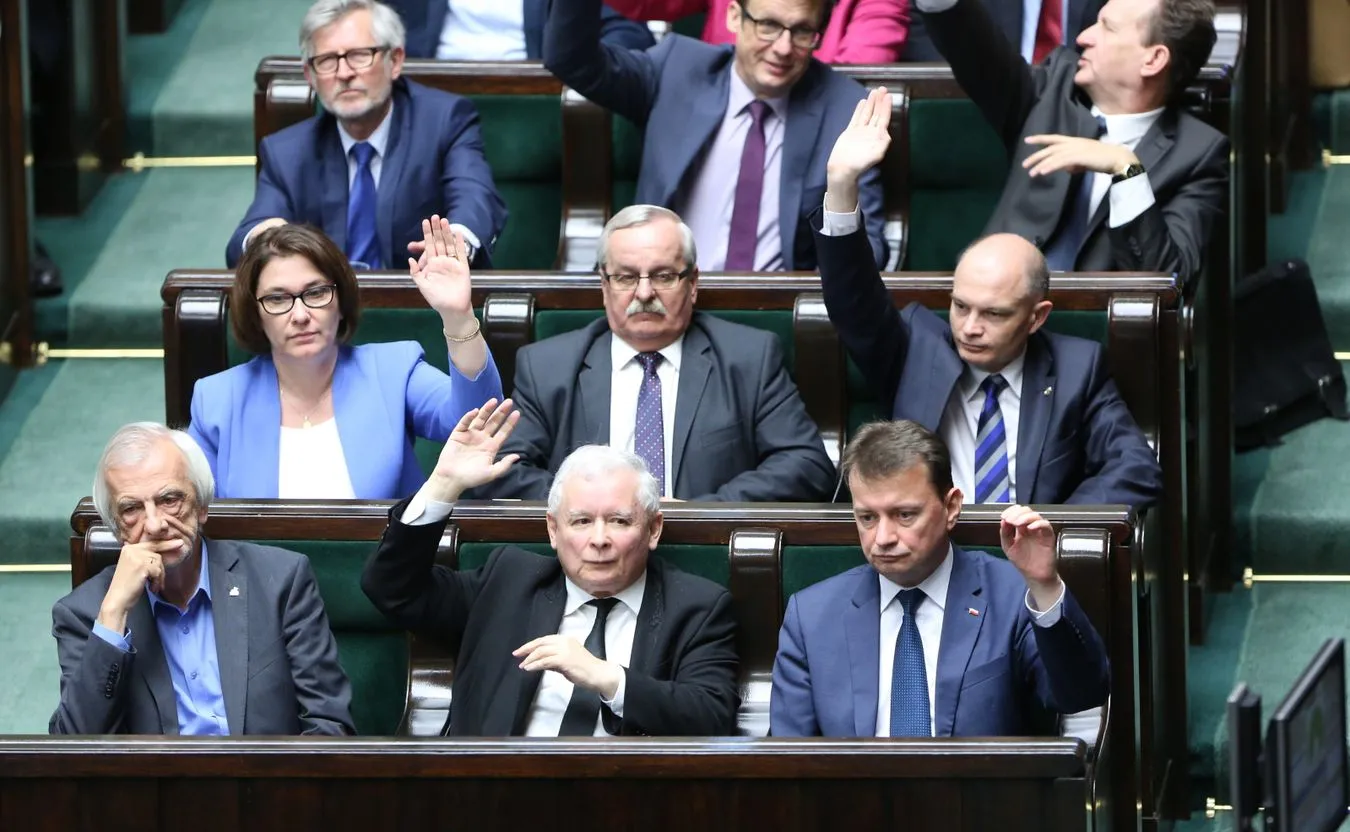 Duża przewaga PiS nad pozostałymi partiami. Oto NAJNOWSZY SONDAŻ