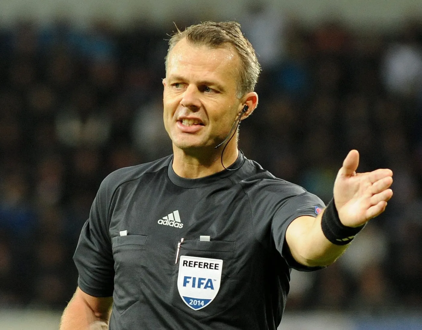 To on będzie sędzią meczu Polska - Niemcy. Bjoern Kuipers nie jest dla nas szczęśliwy