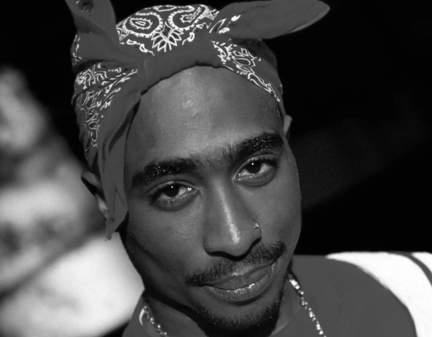 9164786-tupac-shakur.jpg