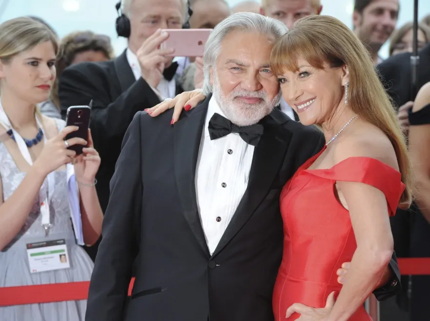 To jest babka z klasą! Tak wygląda 65-letnia "Dr Quinn"