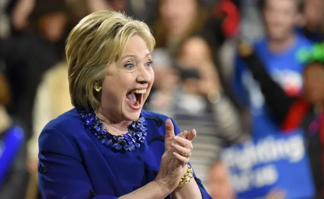 Celebrycki pocałunek śmierci. Tak przegrała Hillary [KOMENTARZ DZIENNIK.PL]