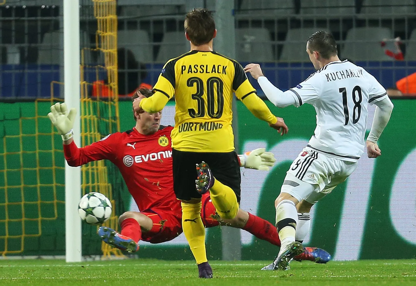 9638047-borussia-legia.jpg