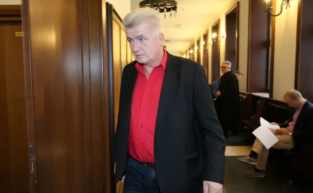 Zamiast więzienia - grzywna. Sąd złagodził wyrok Ikonowiczowi za znieważenie prof. Chazana