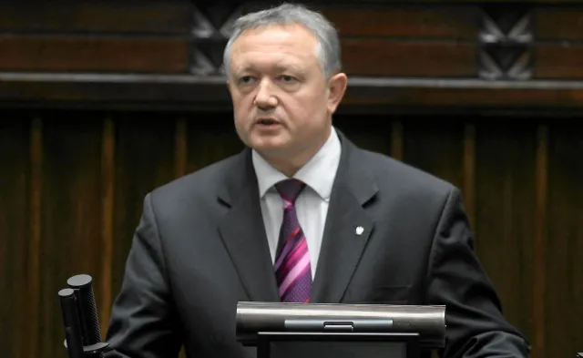 Wiceminister finansów: Banki już powinny przewalutowywać kredyty frankowe. I nie straszyć klientów